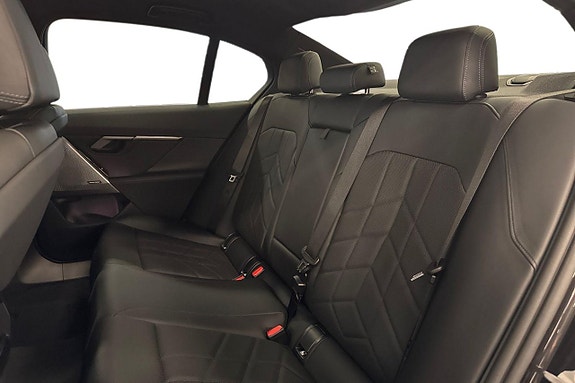 BMW i5 11 of 19