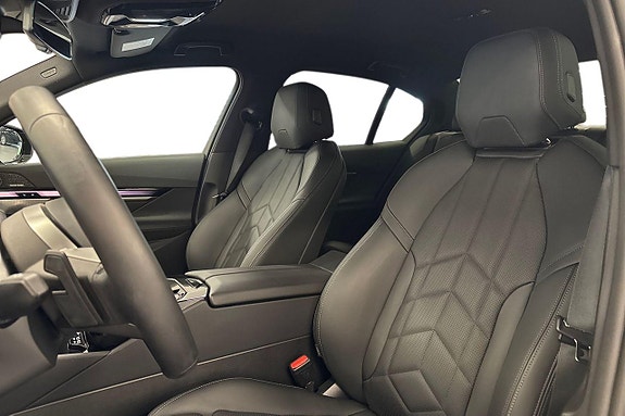 BMW i5 12 of 19
