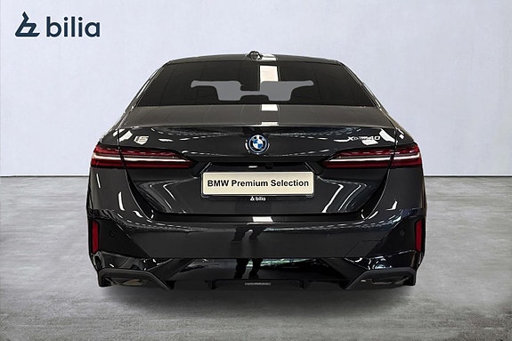 BMW i5 4 of 19