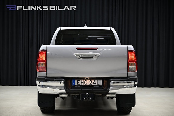 Toyota HiLux 9 of 30