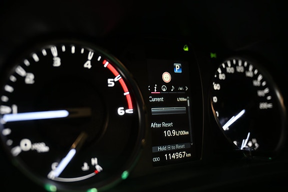 Toyota HiLux 15 of 30