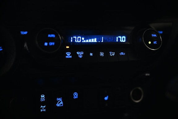 Toyota HiLux 24 of 30