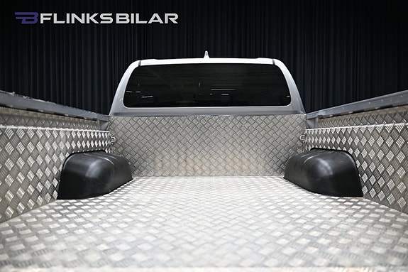 Toyota HiLux 7 of 30
