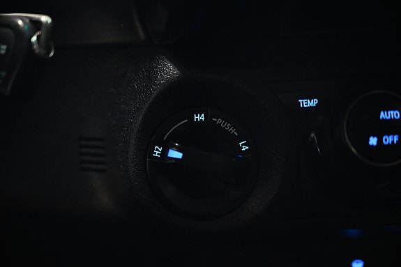 Toyota HiLux 22 of 30