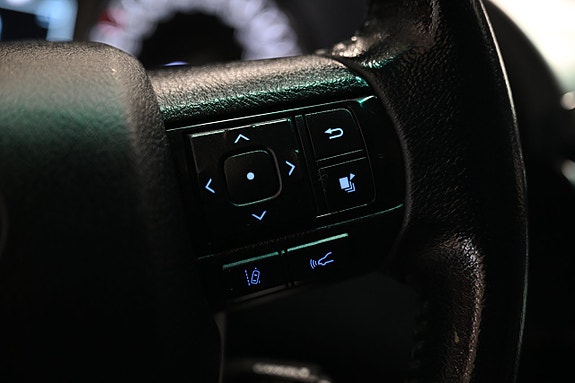 Toyota HiLux 28 of 30