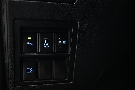 Toyota HiLux 19 of 30