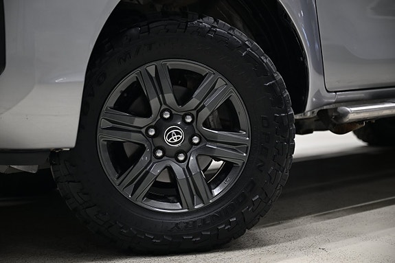 Toyota HiLux 3 of 30