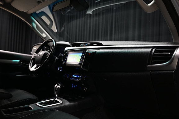 Toyota HiLux 17 of 30
