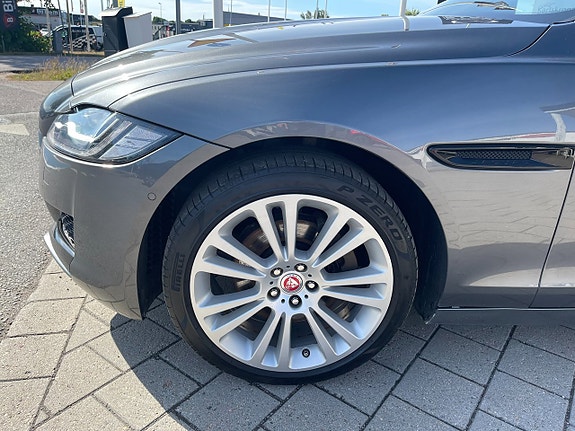 Jaguar XF 9 of 27