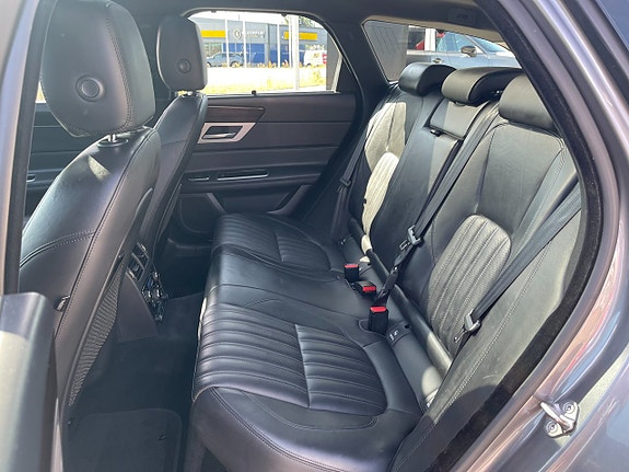 Jaguar XF 13 of 27