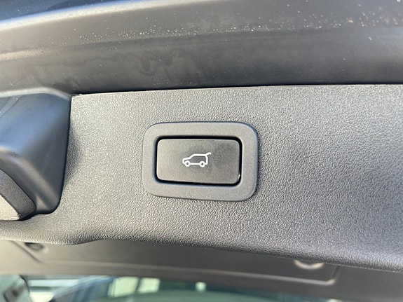 Jaguar XF 16 of 27
