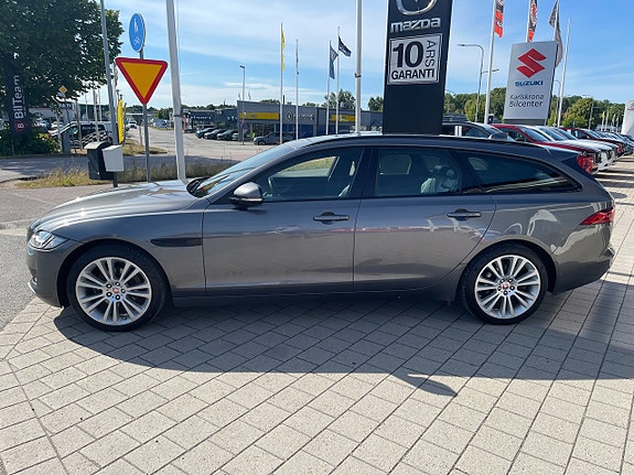 Jaguar XF 8 of 27