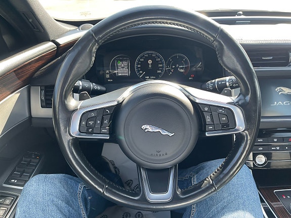 Jaguar XF 19 of 27