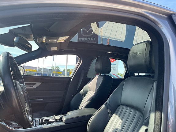 Jaguar XF 12 of 27