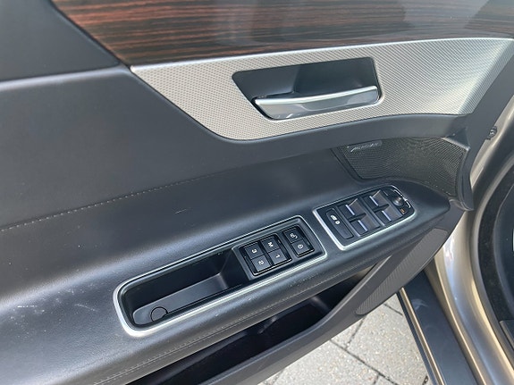 Jaguar XF 11 of 27
