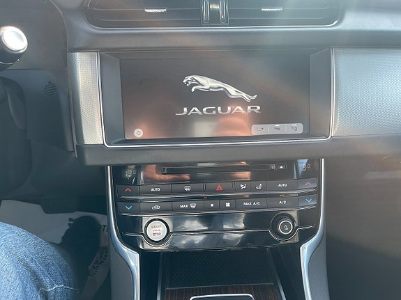 Jaguar XF 21 of 27