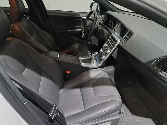 Volvo V60 11 of 14