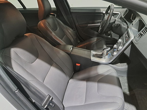 Volvo V60 8 of 14