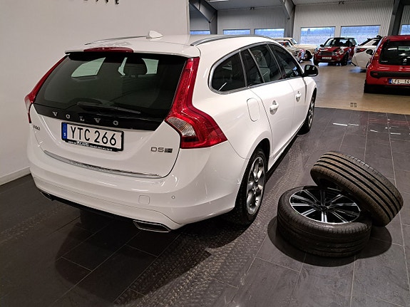 Volvo V60 4 of 5
