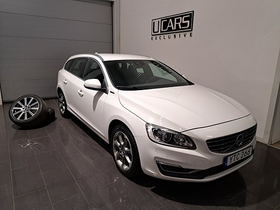 Volvo V60 2 of 5