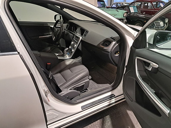 Volvo V60 9 of 14