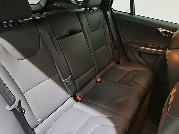 Volvo V60 10 of 14