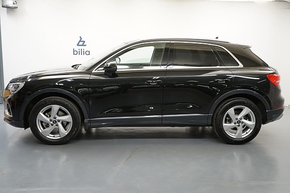 Audi Q3 2 of 17