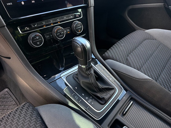 Volkswagen Golf VII 8 of 11