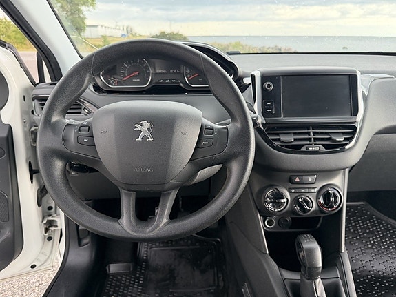 Peugeot 208 8 of 15