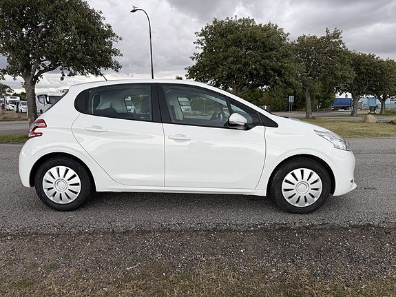 Peugeot 208 5 of 5