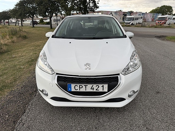 Peugeot 208 7 of 15
