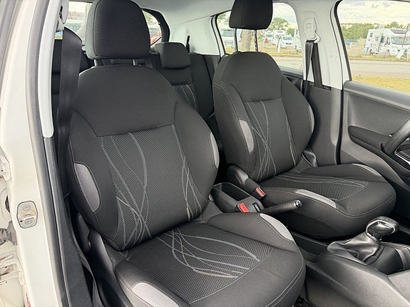 Peugeot 208 11 of 15