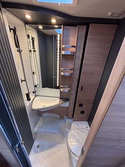 Knaus Live TI 650 MEG Black Selection Långbäddar - Automat - B-kort - Smidig - 7M - 3500kg 16 of 22
