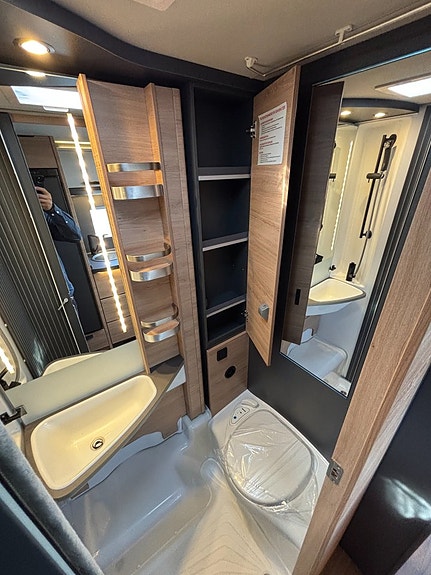Knaus Live TI 650 MEG Black Selection Långbäddar - Automat - B-kort - Smidig - 7M - 3500kg 20 of 22