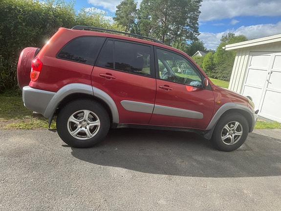 Toyota RAV4 2 of 4