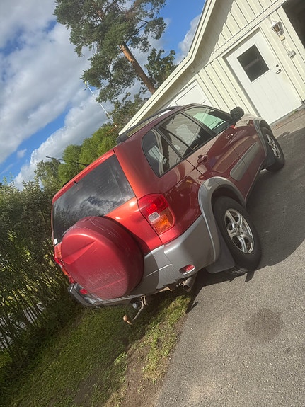 Toyota RAV4 4 of 4