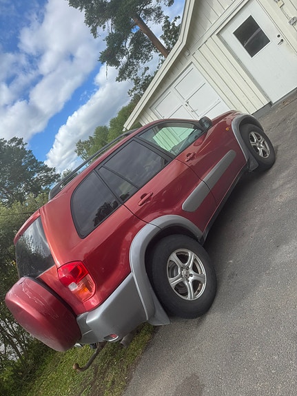 Toyota RAV4 3 of 4
