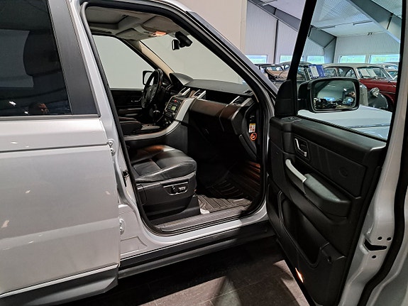Land Rover Range Rover Sport 14 of 21