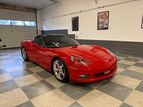 Chevrolet Corvette 3 of 5