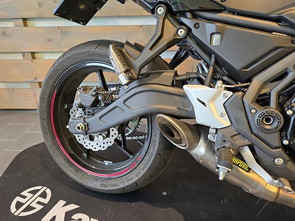 Kawasaki Z650 med Akrapovic helsystem 6 of 16