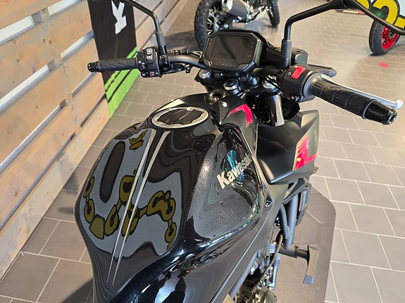 Kawasaki Z650 med Akrapovic helsystem 4 of 16