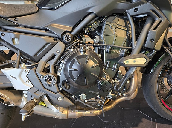 Kawasaki Z650 med Akrapovic helsystem 7 of 16