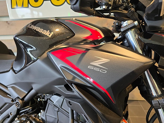 Kawasaki Z650 med Akrapovic helsystem 11 of 16