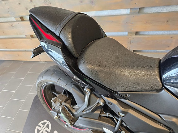 Kawasaki Z650 med Akrapovic helsystem 3 of 16