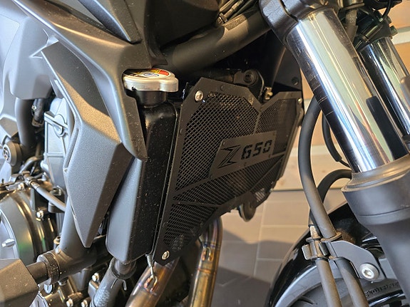 Kawasaki Z650 med Akrapovic helsystem 12 of 16
