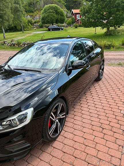 Volvo S60 2 of 5
