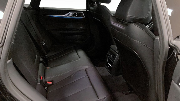 BMW i4 5 of 8