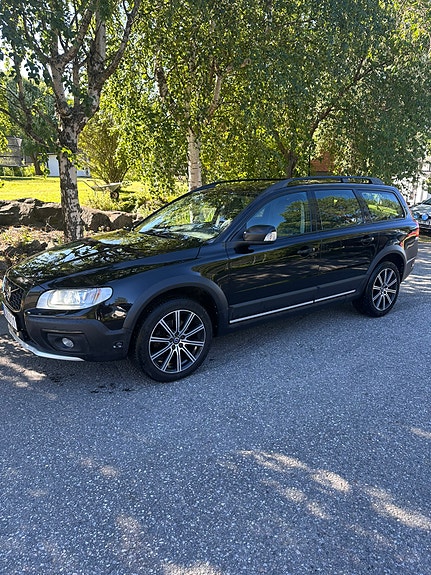 Volvo XC70 2 of 5