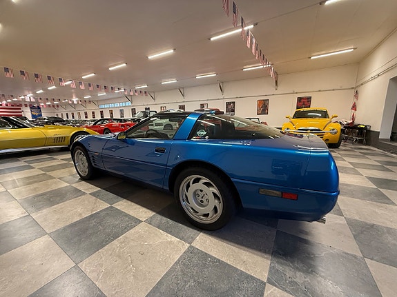 Chevrolet Corvette 11 of 30
