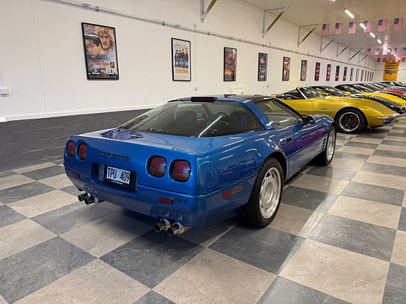 Chevrolet Corvette 14 of 30